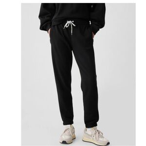 Gap Vintage Soft Wedge Crewneck Sweatshirt & Vintage Soft Classic Joggers Set